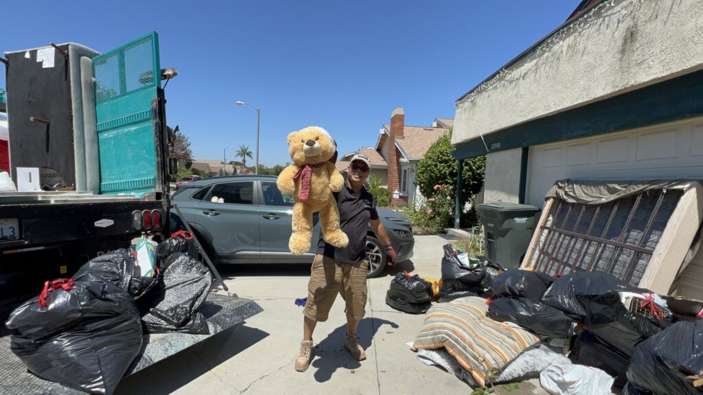 junk removal and dumpster rental in orange county (1)